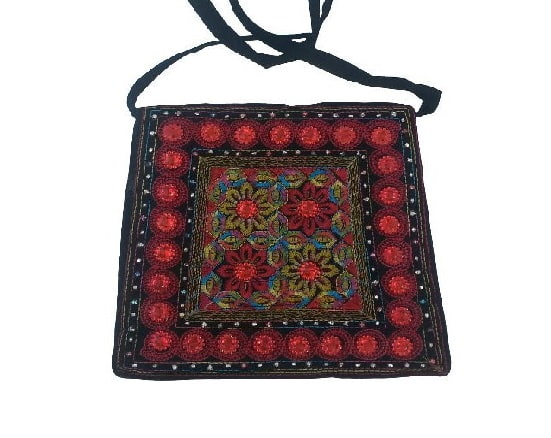 تصویر 2 از کیف گلیمی سیرجان با الهام از نقوش منطقه ای و بیان فرهنگی اصیل